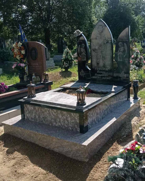 Потрійна стела