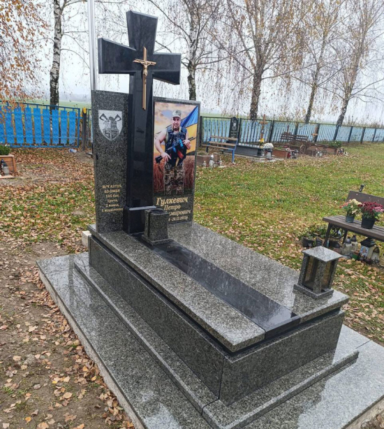 Пам’ятник із покостівського граніту