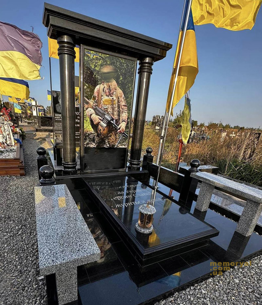 Монумент із габро