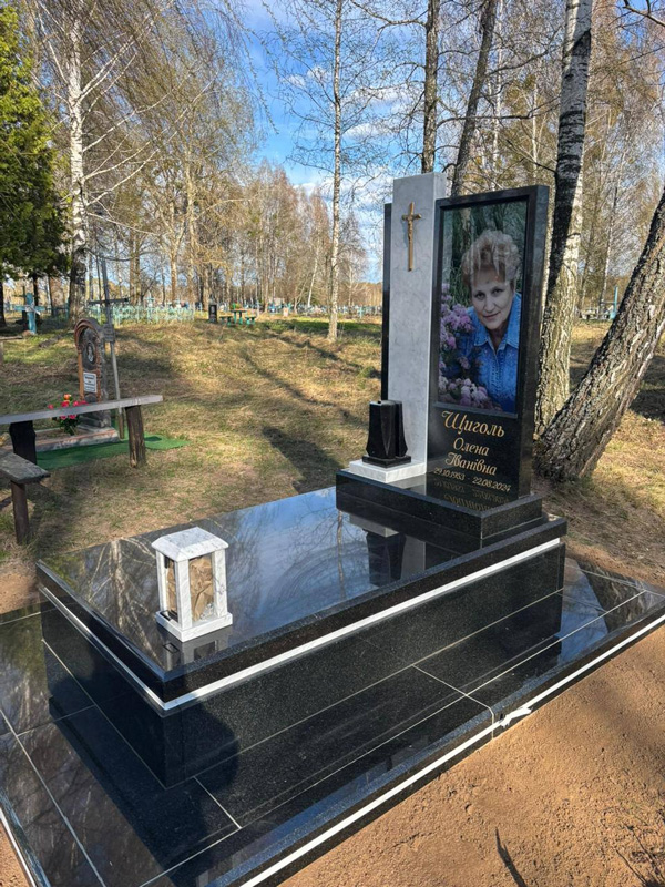 жіночий надгробний комплекс