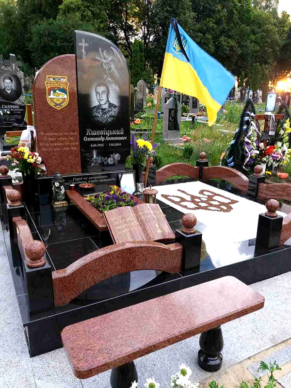 Пам’ятник для військового
